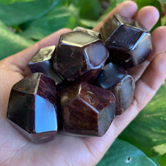 1x Medium Garnet Tumble!